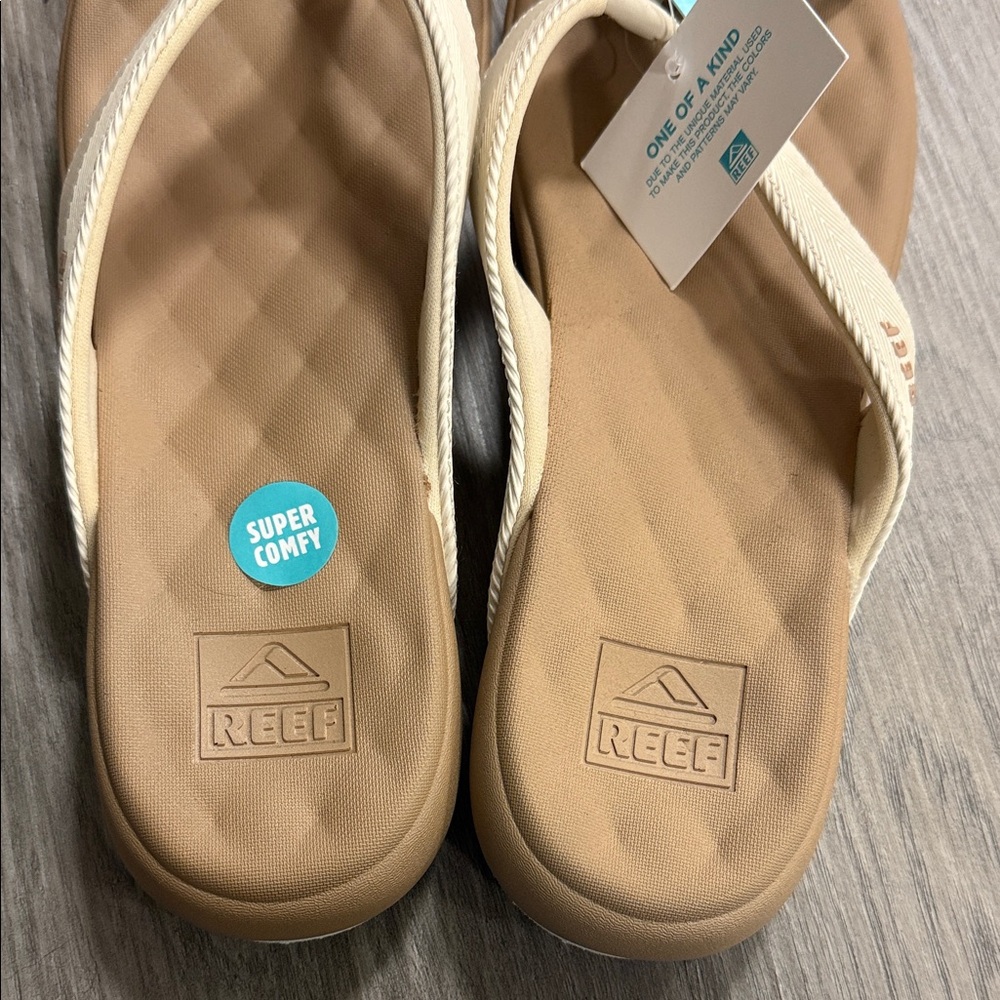 NWT Reef Beige and Light Brown Flip Flops - Picture 3 of 5